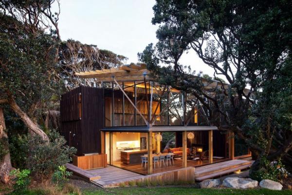 Under Pohutukawa Beach House
