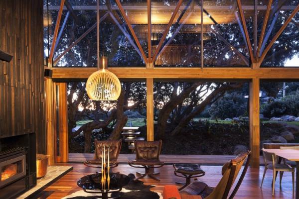 Under Pohutukawa Beach House