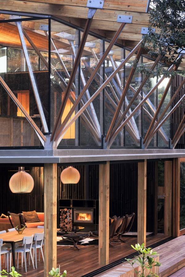 Under Pohutukawa Beach House