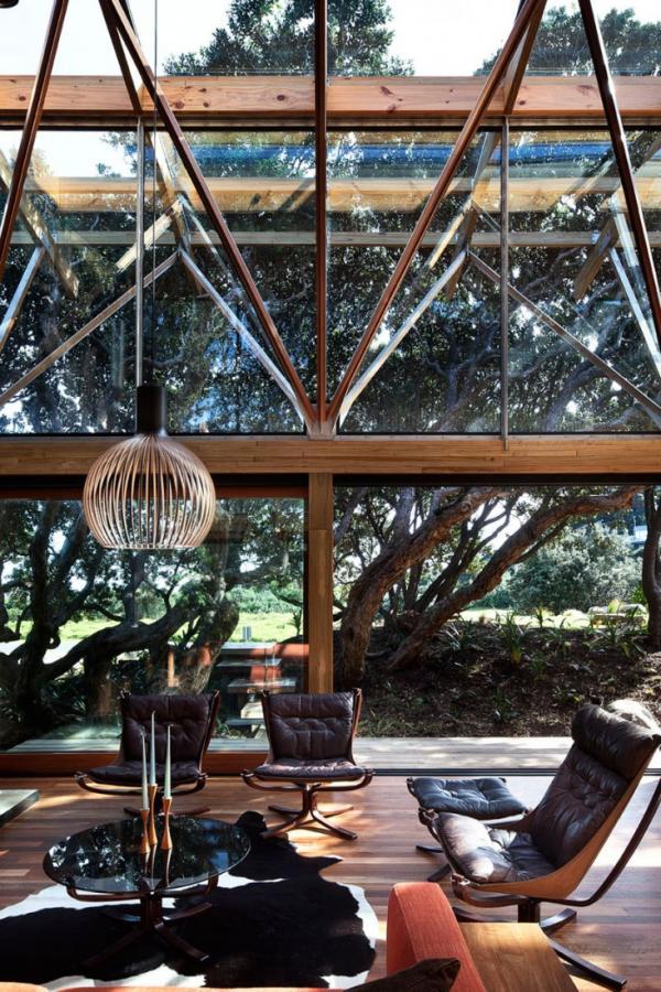 Under Pohutukawa Beach House
