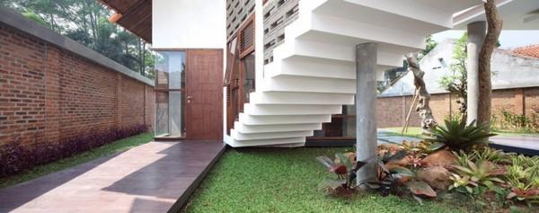 The Distort House