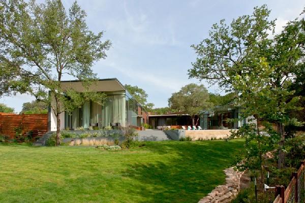 Cascading Creek House by Bercy Chen Studio