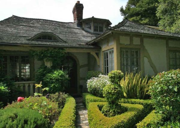 Lilacs &amp; Laughter - A Cottage in Carmel-by-the-Sea