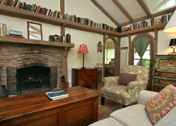 Lilacs &amp; Laughter - A Cottage in Carmel-by-the-Sea