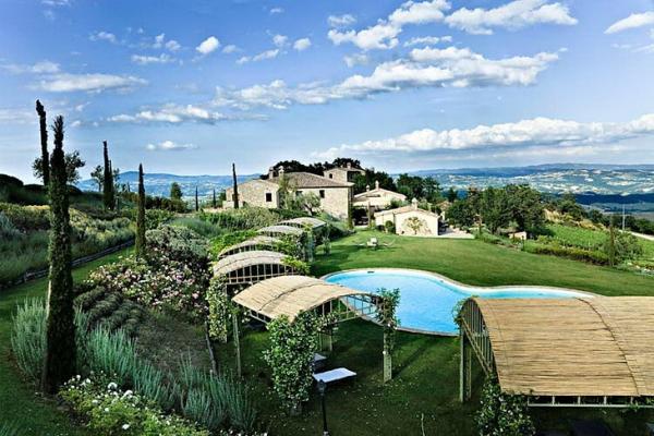 Beautiful Antique Villa In Italian Countryside