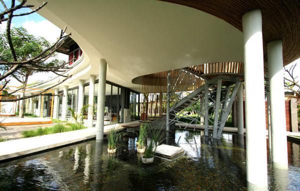Kayu Aga House by Yoka Sara