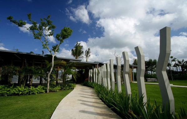 Kayu Aga House by Yoka Sara