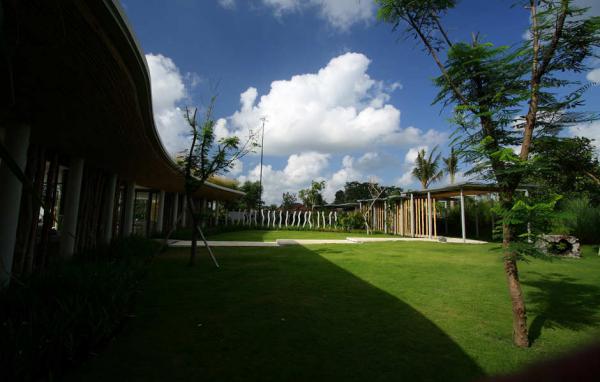 Kayu Aga House by Yoka Sara