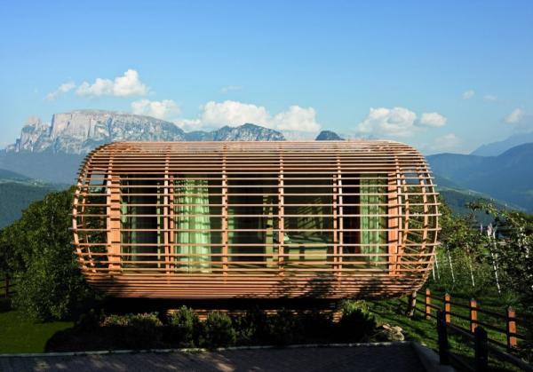 Fincube House