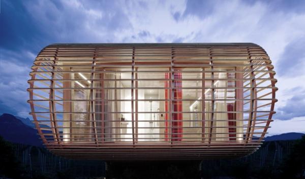 Fincube House