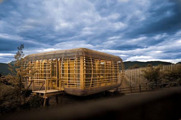 Fincube House