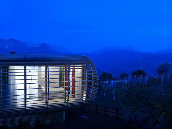 Fincube House