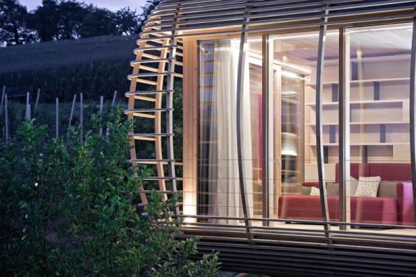 Fincube House