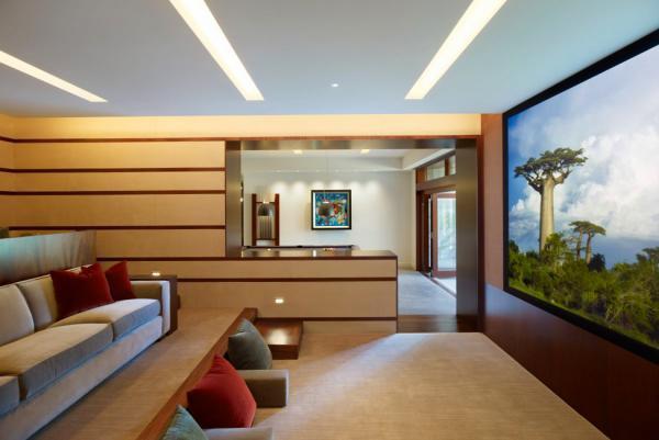Luxury Villa in Mandeville Canyon