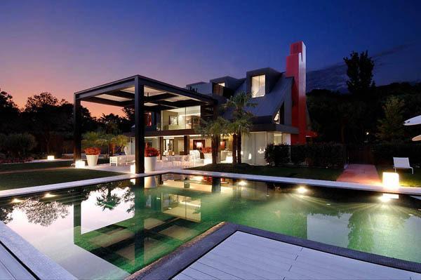 Spectacular Modern Villa in Madrid