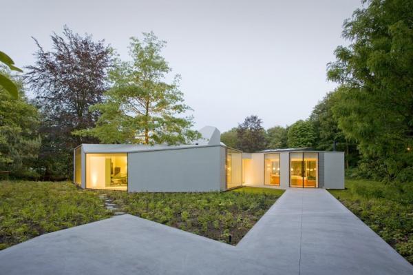 Villa 4.0 by Dick van Gameren Architects