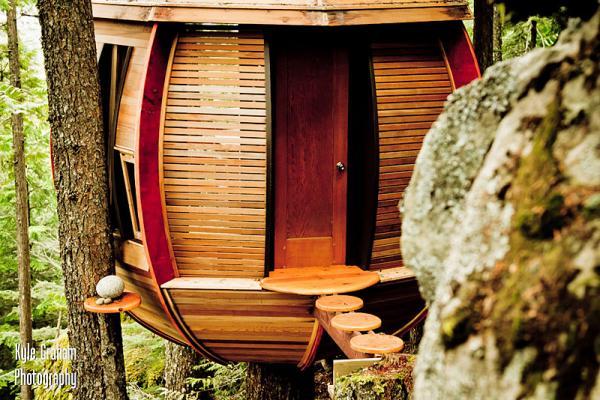 HemLoft Treehouse by Joel Allen