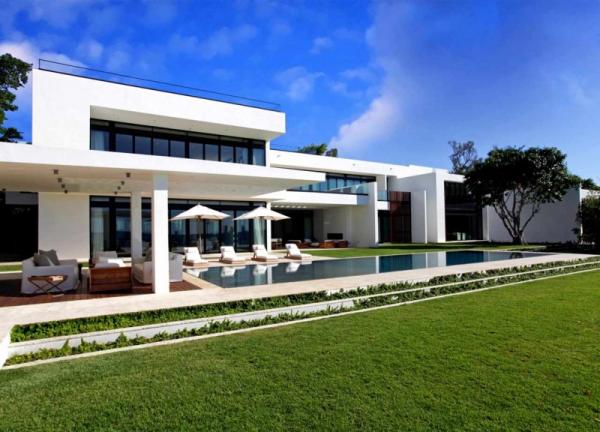 Beach Residence by Ralph Choeff