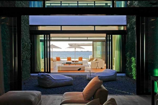 Beach Residence by Ralph Choeff