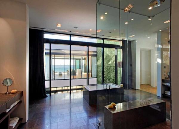 Beach Residence by Ralph Choeff