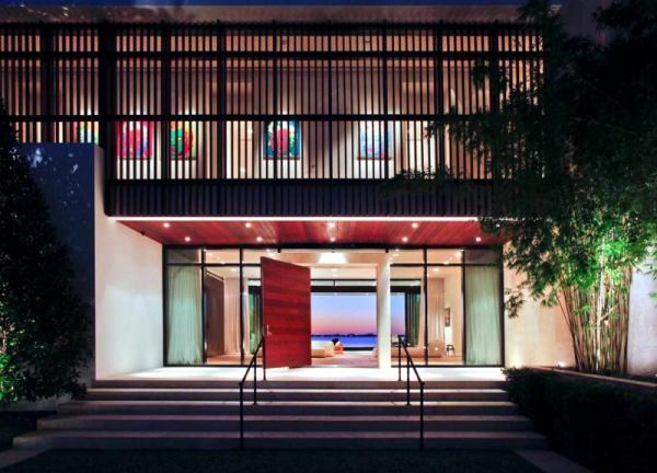 Beach Residence by Ralph Choeff