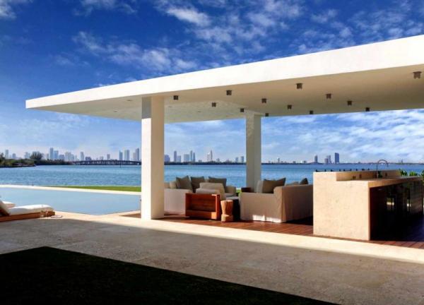 Beach Residence by Ralph Choeff