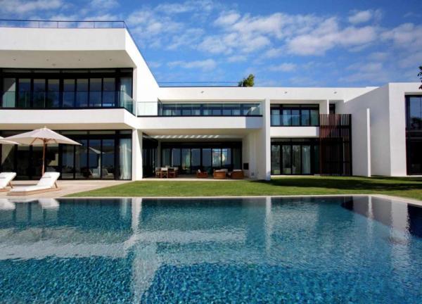 Beach Residence by Ralph Choeff