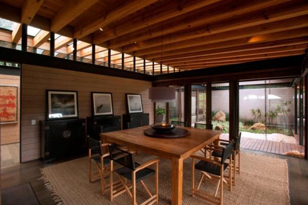 San Sen House