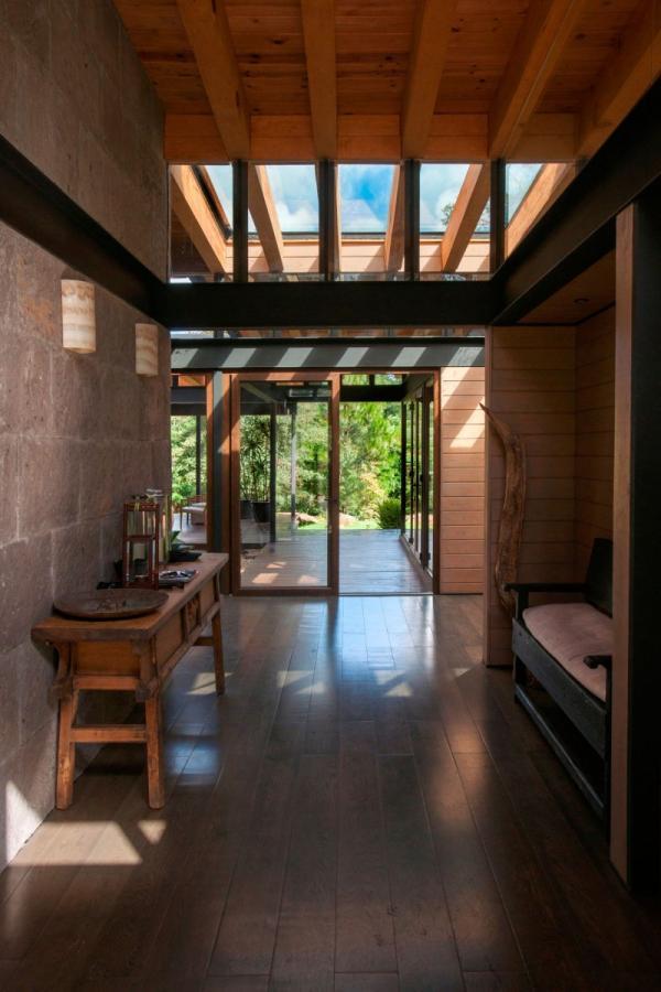 San Sen House
