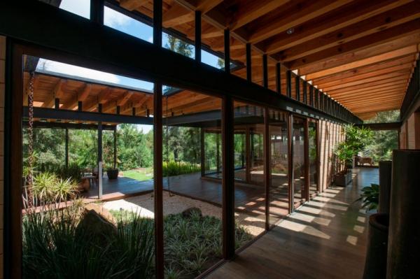 San Sen House
