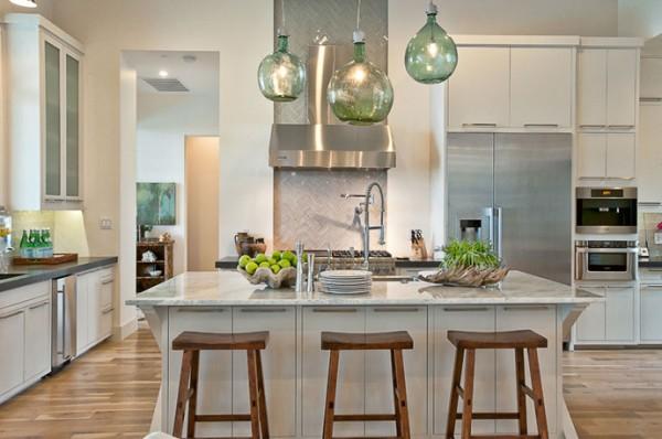 Cozy Luxury Home by Cornerstone Architects