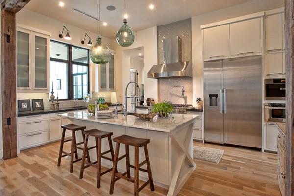 Cozy Luxury Home by Cornerstone Architects