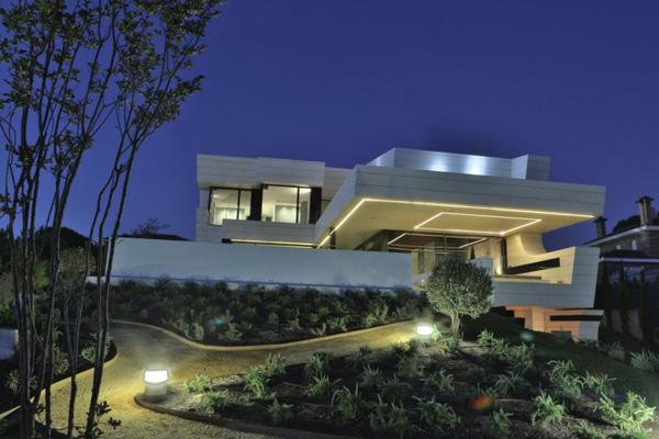 Balcony House