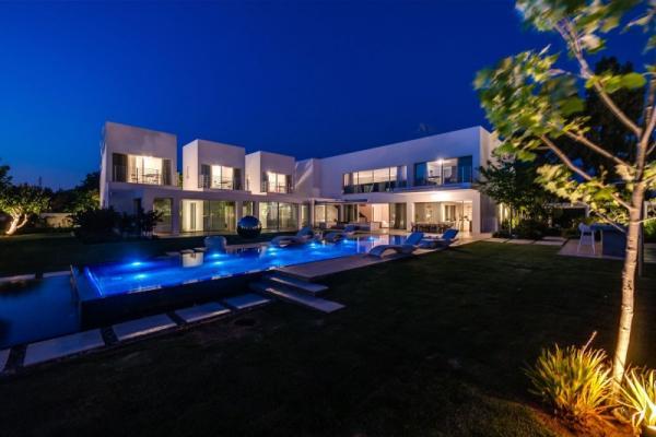 Contemporary Villa in Ramot Hashavim