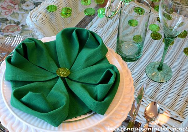 35 Beautiful Examples of Napkin Folding