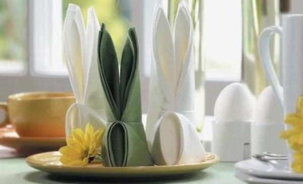 35 Beautiful Examples of Napkin Folding