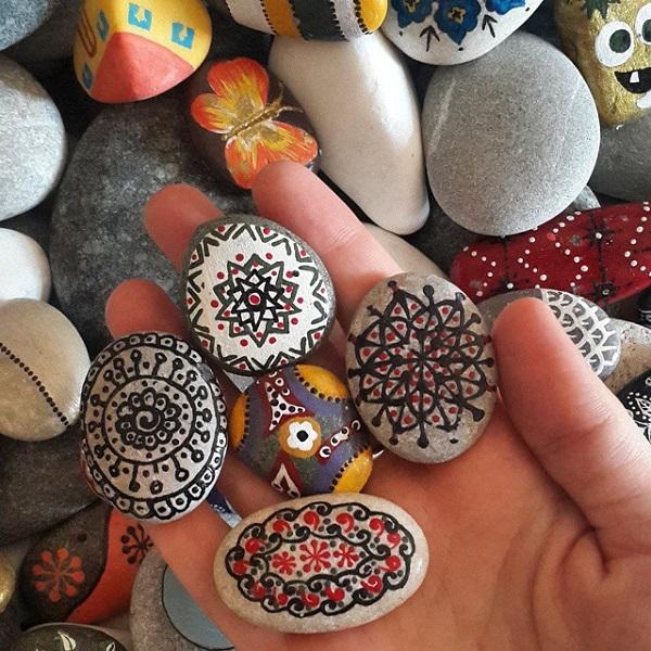 35 DIY Ideas of Painted Rocks