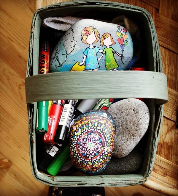 35 DIY Ideas of Painted Rocks