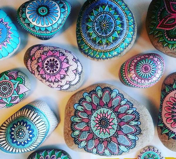 35 DIY Ideas of Painted Rocks