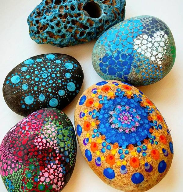 35 DIY Ideas of Painted Rocks