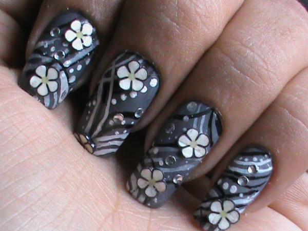 50 Flower Nail Art Designs