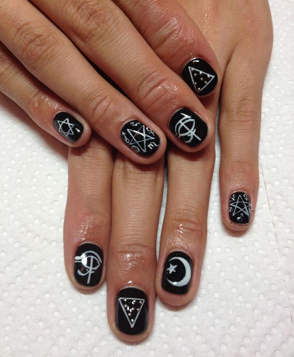 60 Examples of Black and White Nail Art