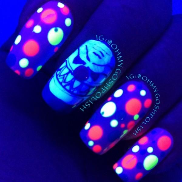 30+ Eye-catching glow nail art designs