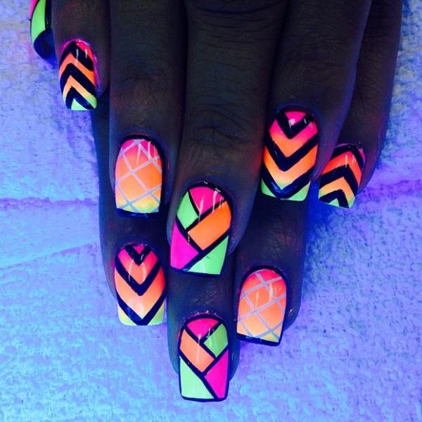 30+ Eye-catching glow nail art designs