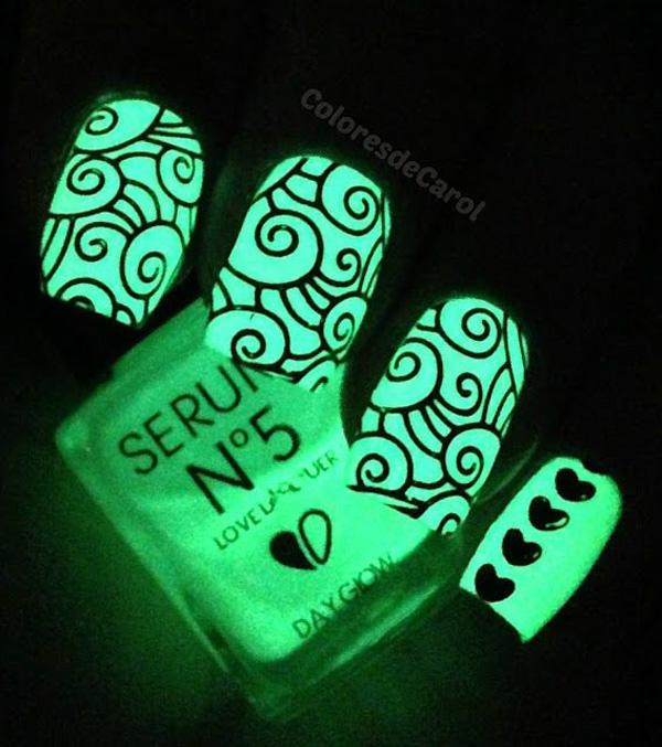 30+ Eye-catching glow nail art designs