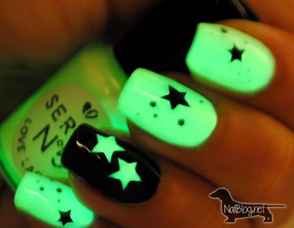 30+ Eye-catching glow nail art designs