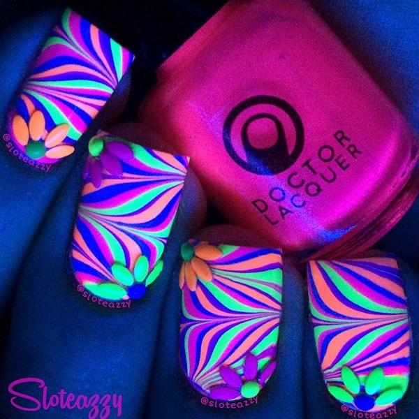 30+ Eye-catching glow nail art designs