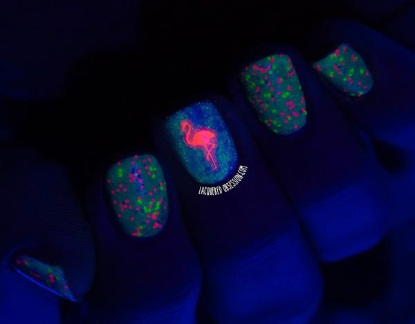 30+ Eye-catching glow nail art designs