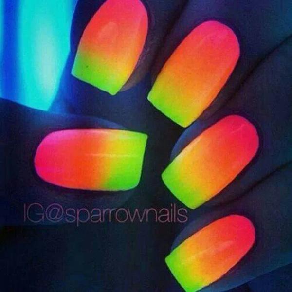 30+ Eye-catching glow nail art designs