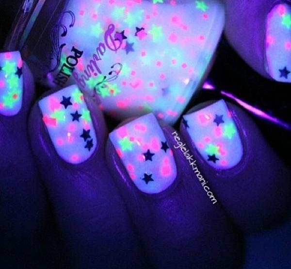 30+ Eye-catching glow nail art designs